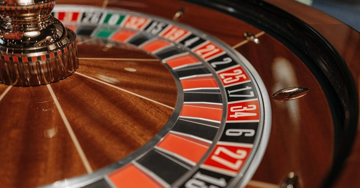 Рулетка в казино с фишками и математическими расчетами вероятностей